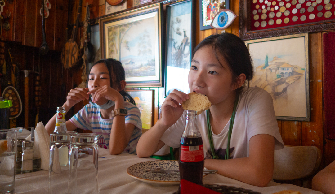 小餐館裡的姐妹時光